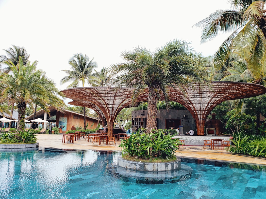 Luxury Escapes: Indulge in Opulence and Serenity Amidst Nature’s Beauty